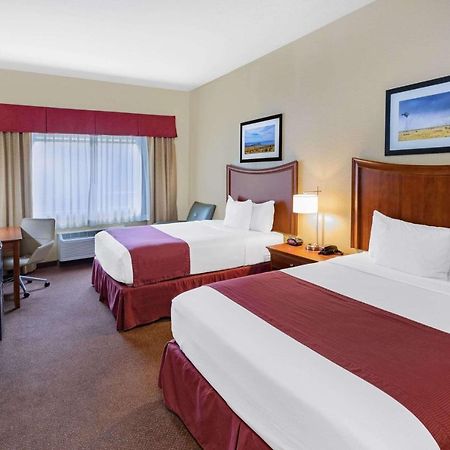 Baymont By Wyndham Cuero Hotel Екстериор снимка