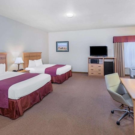 Baymont By Wyndham Cuero Hotel Екстериор снимка