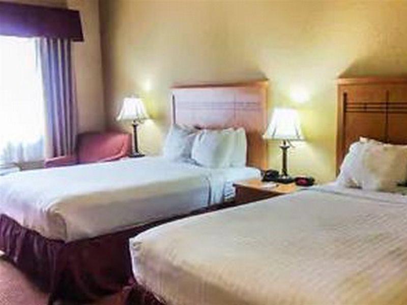 Baymont By Wyndham Cuero Hotel Екстериор снимка