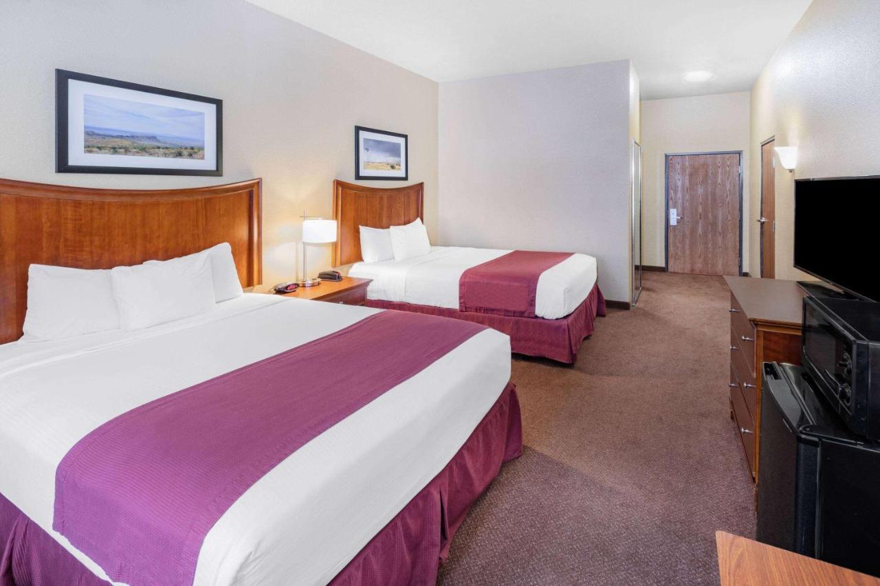 Baymont By Wyndham Cuero Hotel Екстериор снимка