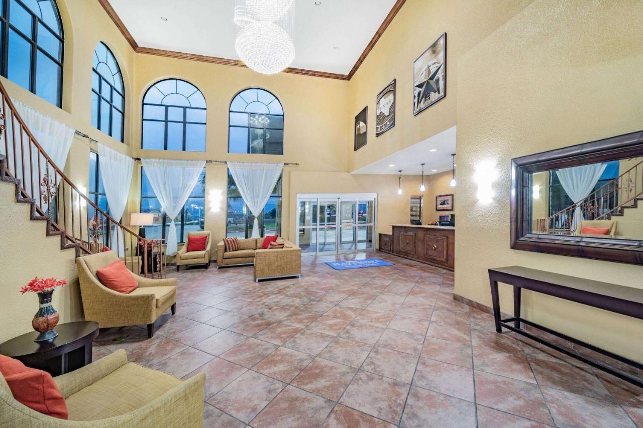 Baymont By Wyndham Cuero Hotel Екстериор снимка