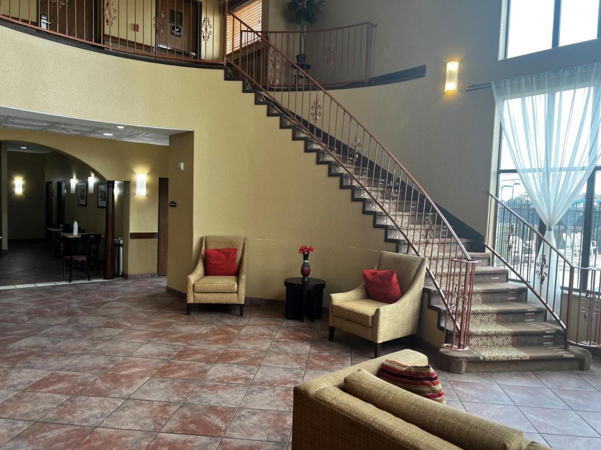 Baymont By Wyndham Cuero Hotel Екстериор снимка
