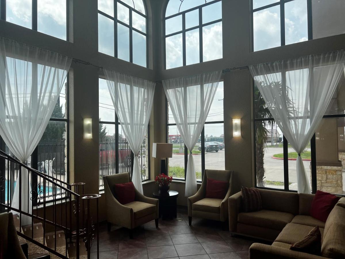Baymont By Wyndham Cuero Hotel Екстериор снимка
