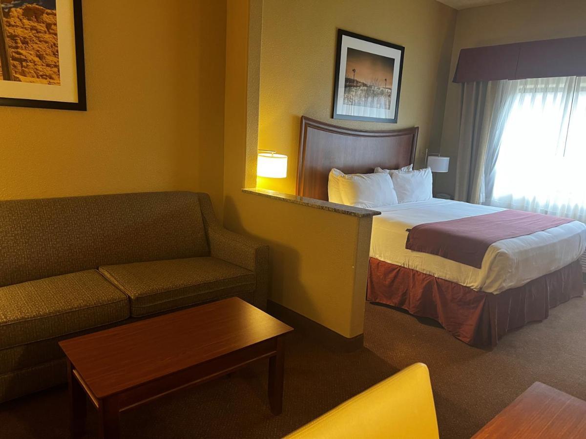 Baymont By Wyndham Cuero Hotel Екстериор снимка