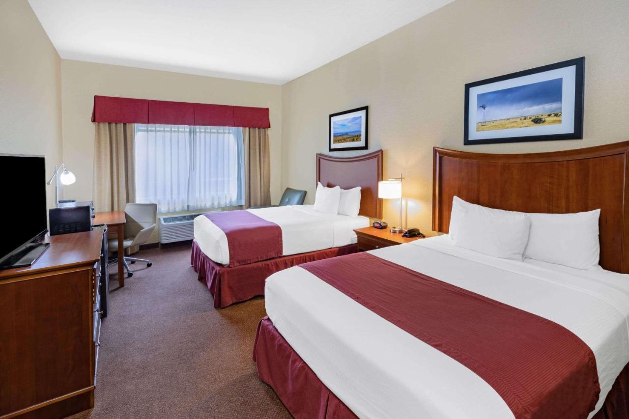 Baymont By Wyndham Cuero Hotel Екстериор снимка