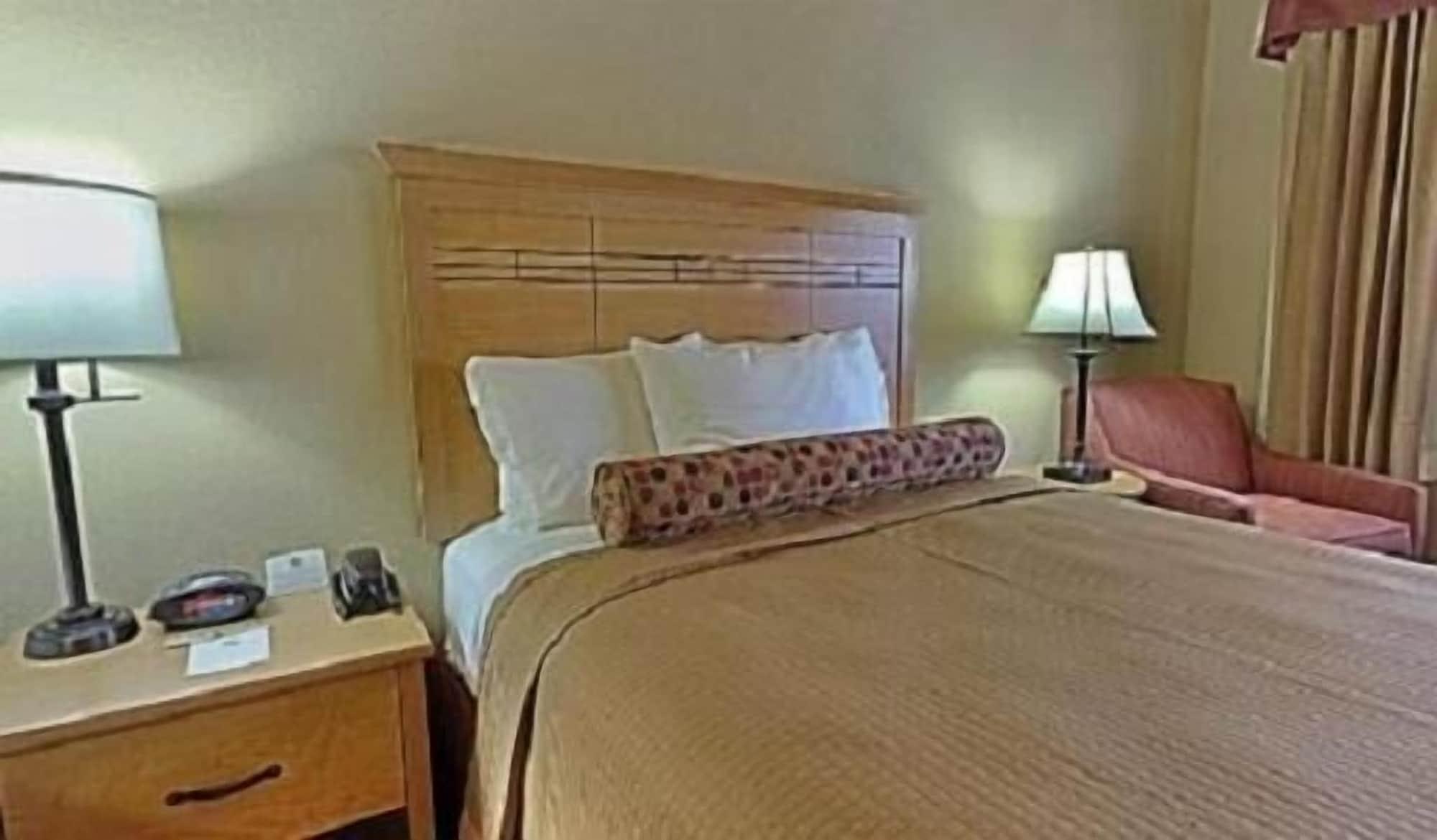 Baymont By Wyndham Cuero Hotel Екстериор снимка